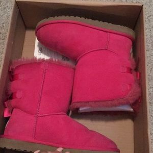 Pink bailey bow uggs IN BOX